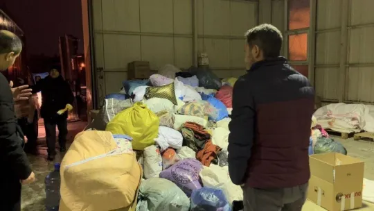 Bursa'da vatandaşlar depremzedeler için yardıma koştu