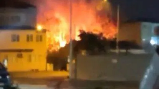 Bursa'da yangın evlere sıçramadan son anda söndürüldü