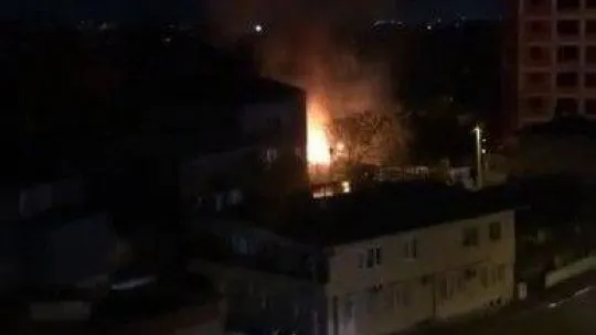 Bursa'da yangın evlere sıçramadan son anda söndürüldü