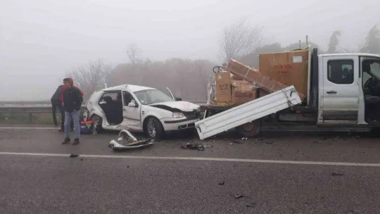 Bursa'da yoğun sis nedeniyle 9 farklı noktada 22 araç kaza yaptı: 6 yaralı