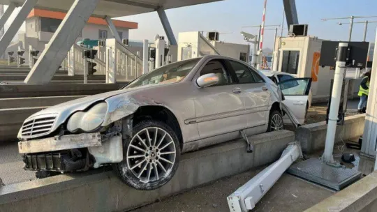 Bursa'da yoğun sis nedeniyle 9 farklı noktada 22 araç kaza yaptı: 6 yaralı