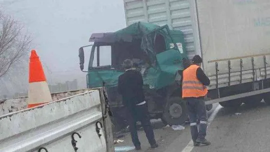 Bursa'da yoğun sis nedeniyle 9 farklı noktada 22 araç kaza yaptı: 6 yaralı