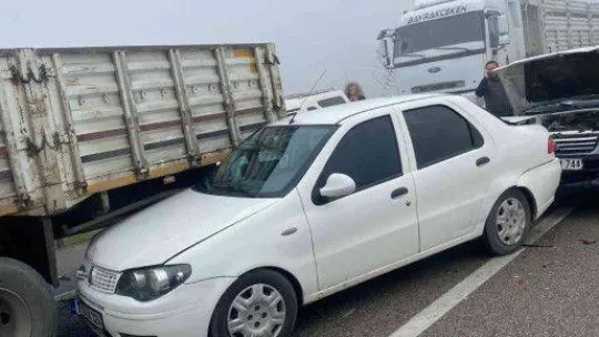Bursa'da yoğun sis nedeniyle 9 farklı noktada 22 araç kaza yaptı: 6 yaralı