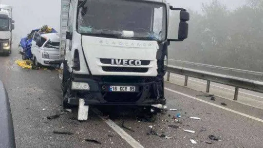 Bursa'da yoğun sis nedeniyle 9 farklı noktada 22 araç kaza yaptı: 6 yaralı