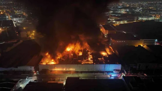 Bursa'daki fabrika yangını gece geç saatlere kadar devam etti