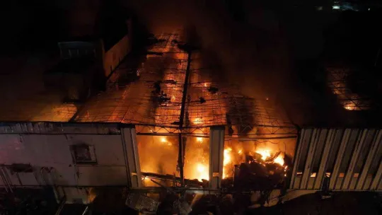 Bursa'daki fabrika yangını gece geç saatlere kadar devam etti