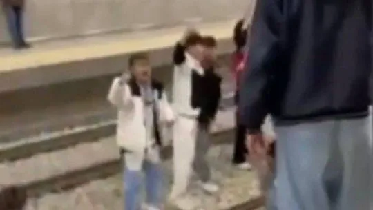 Bursa metrosunda gençlerden akıl almaz hareket