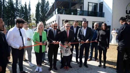 Bursa'nın en büyük spor tesisleri hizmete açıldı