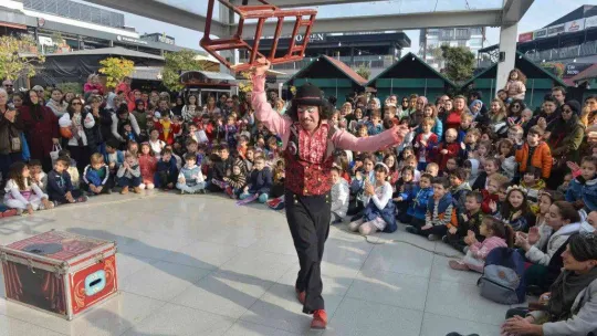 Bursa'nın her köşesinde tiyatro