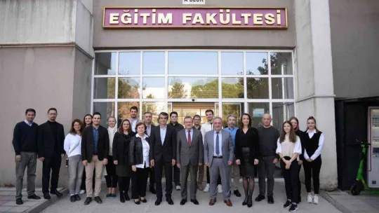 Bursa Uludağ Üniversitesi Eğitim Fakültesi öğrencilerine robotik ve kodlama atölyesi