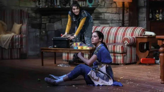 Bursalı tiyatroseverler iki kız kardeşin etkileyici hikayesine tanıklık edecek