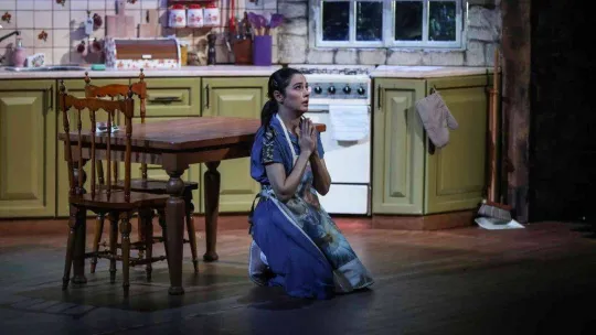 Bursalı tiyatroseverler iki kız kardeşin etkileyici hikayesine tanıklık edecek