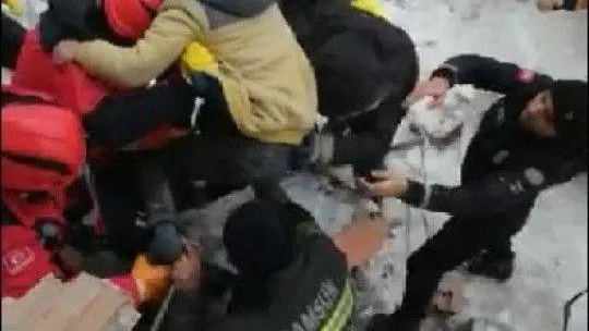 Büyük çaba, inanılmaz kurtuluş, 9 yaşındaki çocuk 28 saat sonra kurtarıldı