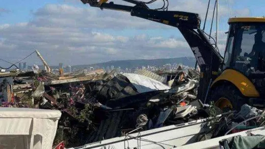 Büyükada Balıkçı Barınağındaki kaçak yapılar yıkıldı