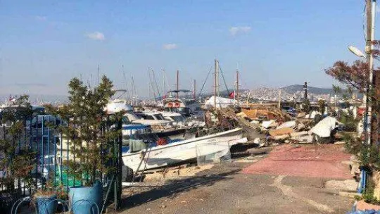 Büyükada Balıkçı Barınağındaki kaçak yapılar yıkıldı