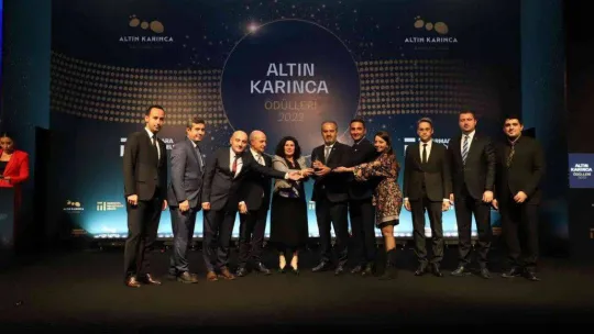 Büyükçekmece Belediye Başkanı Hasan Akgün'e Altın Karınca'da 2 ödül