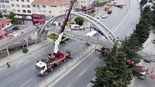 Büyükçekmece Belediye Başkanı Hasan Akgün, yıktırılan üst geçit ile ilgili açıklama yaptı
