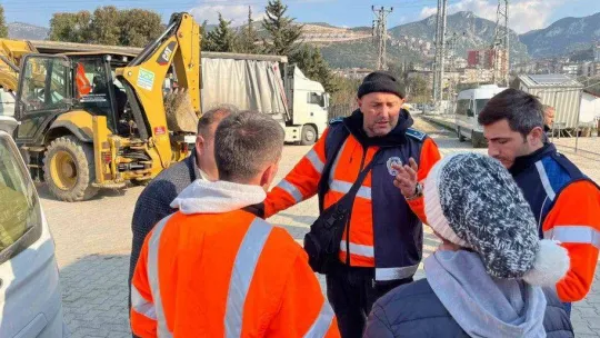 Büyükçekmece Belediyesi depremin yaralarını sarmaya devam ediyor