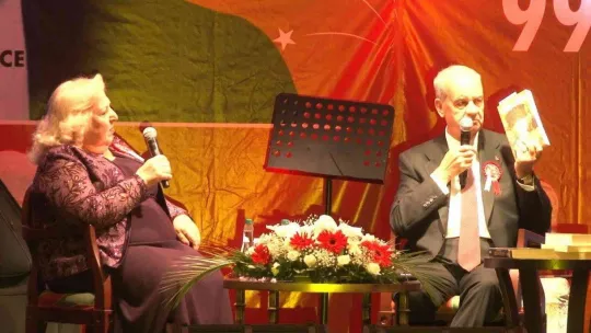 Büyükçekmece'de Cumhuriyetin ilanının 99'uncu yıl dönümünde 'Cumhuriyet ve Atatürk' konulu söyleşi düzenlendi