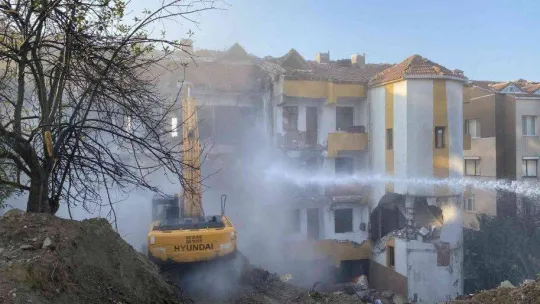 Büyükçekmece'de kentsel dönüşümü yapılan 32 yıllık binanın taşıyıcı kolonlarından deniz kabukları çıktı