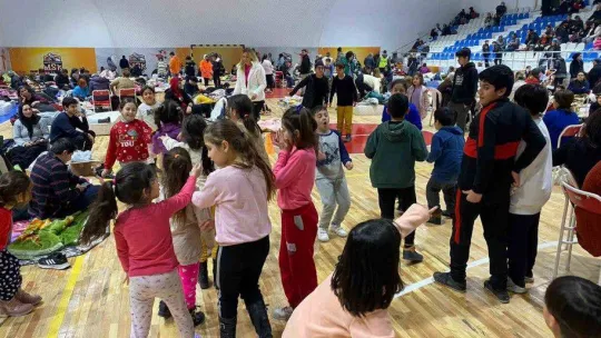 Büyükşehir Belediyesinden deprem korkusu yaşayan Mersinlilere destek