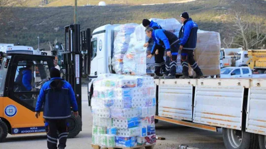 Büyükşehir Belediyesinin yardım tırları yola çıktı