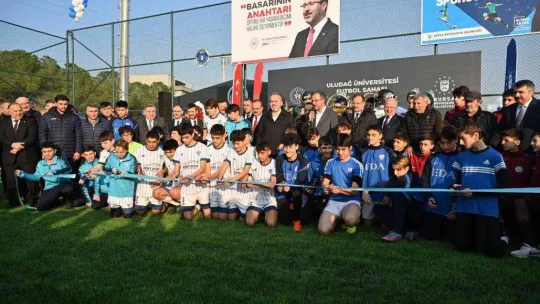 Büyükşehir'den üniversiteye futbol sahası