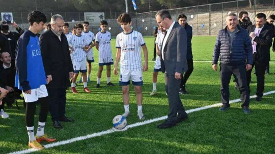 Büyükşehir'den üniversiteye futbol sahası