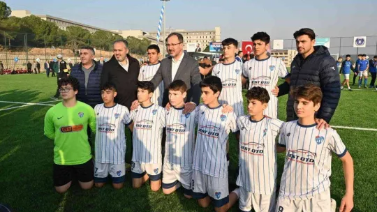 Büyükşehir'den üniversiteye futbol sahası