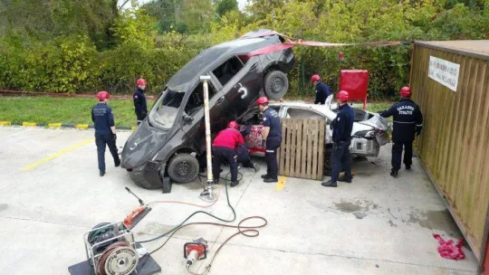 Büyükşehir'in kurtarma timleri eğitimlerini sürdürüyor