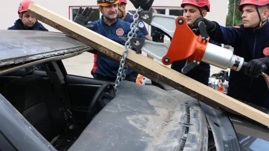 Büyükşehir'in kurtarma timleri eğitimlerini sürdürüyor