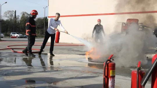Büyükşehir'in şoförlerine yangın söndürme eğitimi