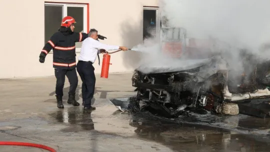 Büyükşehir'in şoförlerine yangın söndürme eğitimi
