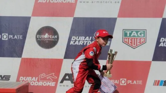 Büyükşehir sporcusu Dubai'den kupa ile döndü