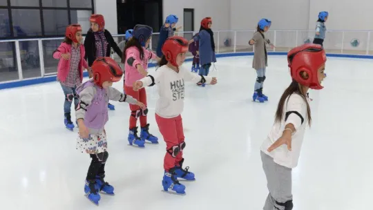 Buz pistinde halk günleri başlıyor