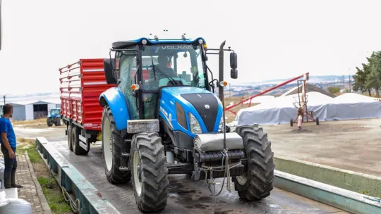 Silivri Belediye Başkan Yardımcısı Meral Kutlu, Fenerköy Yağlı Tohumlar Ayçiçek Alım Tesisi'ni Ziyaret Etti