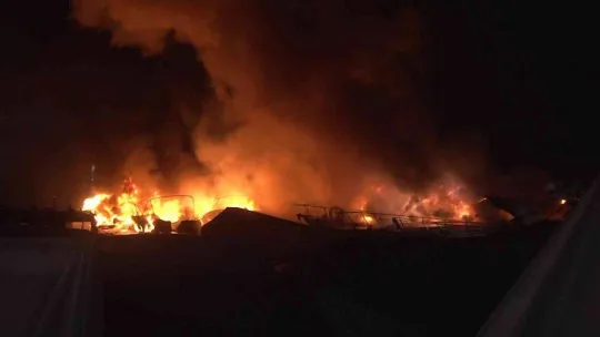 Caddebostan yat limanında tekneler alev alev yandı