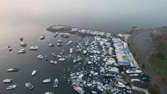 Caddebostan yat limanında yanan tekneler havadan görüntülendi