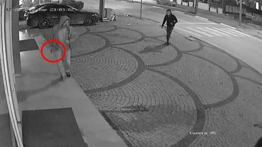 Caddenin ortasında kavga ettiği şahsı gözünü kırpmadan böyle öldürdü