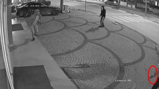 Caddenin ortasında kavga ettiği şahsı gözünü kırpmadan böyle öldürdü