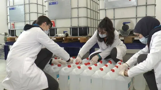 Çalışanlar fabrika işçileri değil, lise öğrencileri