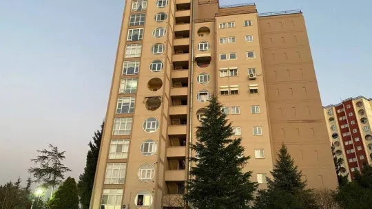 Camları silerken 4'üncü kattan düştü