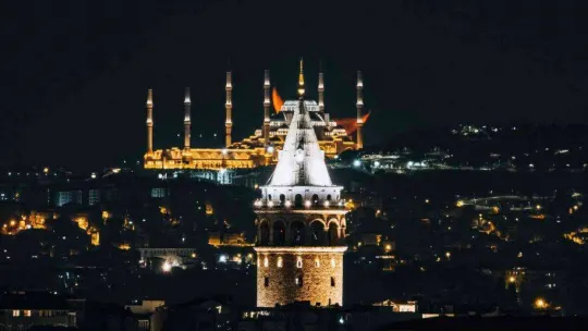 Çamlıca Cami, Galata Kulesi ve hilal aynı karede buluştu: Ortaya güzel görüntüler çıktı