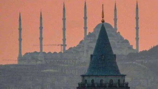 Çamlıca Cami, Galata Kulesi ve hilal aynı karede buluştu: Ortaya güzel görüntüler çıktı