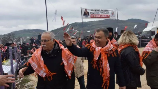 Çan Geleneksel Folklorik Deve Güreşi Festivali düzenlendi