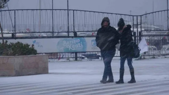 Çanakkale Boğazı çift yönlü gemi geçişlerine kapatıldı