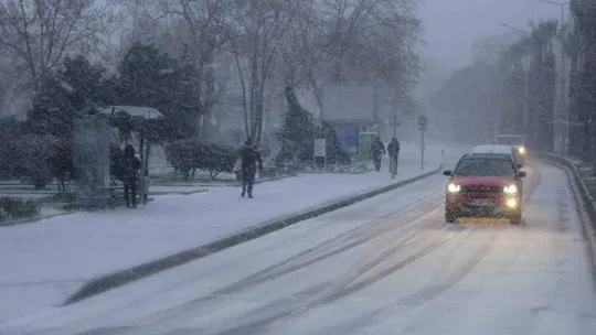 Çanakkale Boğazı çift yönlü gemi geçişlerine kapatıldı