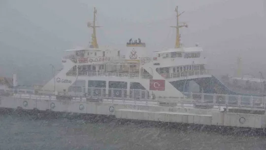 Çanakkale Boğazı çift yönlü gemi geçişlerine kapatıldı