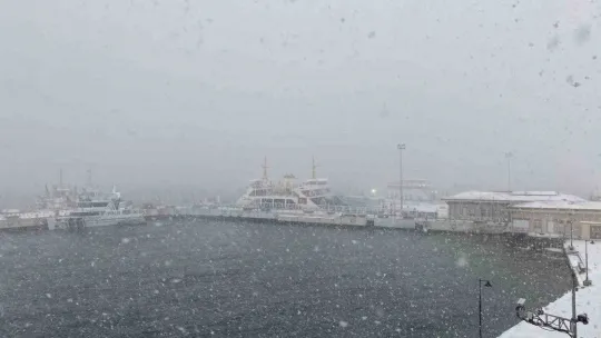 Çanakkale Boğazı çift yönlü gemi geçişlerine kapatıldı