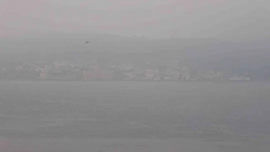 Çanakkale Boğazı sisin etkisini yitirmesiyle transit gemi geçişlerine açıldı